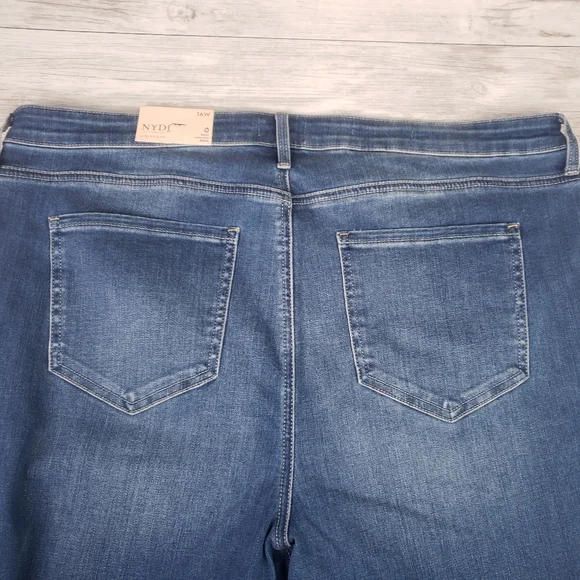 NYDJ Girlfriend Jeans Plus Size Capri's Denim 16W NEW Lovesick Medium Wash - Picture 8 of 12